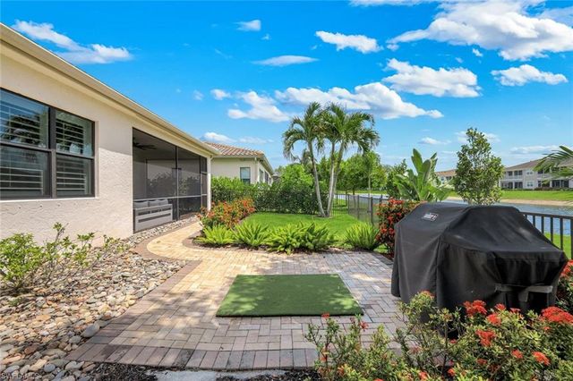 9458 Greenleigh CT, Naples, FL 34120