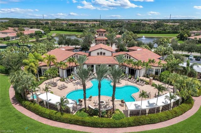 9458 Greenleigh CT, Naples, FL 34120