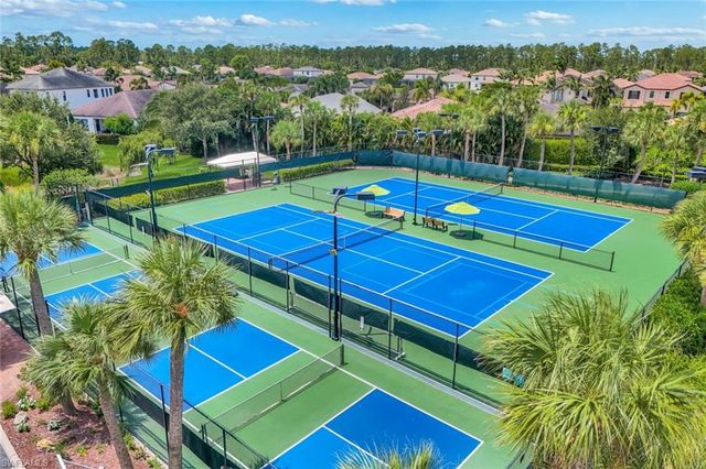 9458 Greenleigh CT, Naples, FL 34120