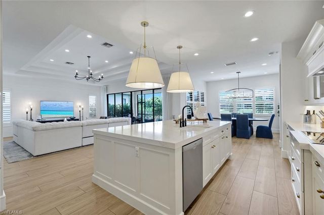 9458 Greenleigh CT, Naples, FL 34120