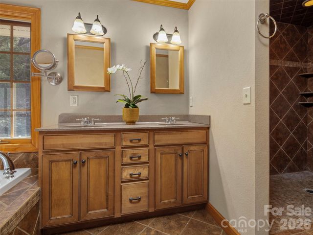 609 N Fork Road, Black Mountain, NC 28711