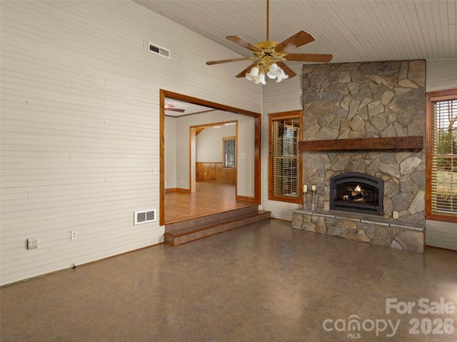 609 N Fork Road, Black Mountain, NC 28711