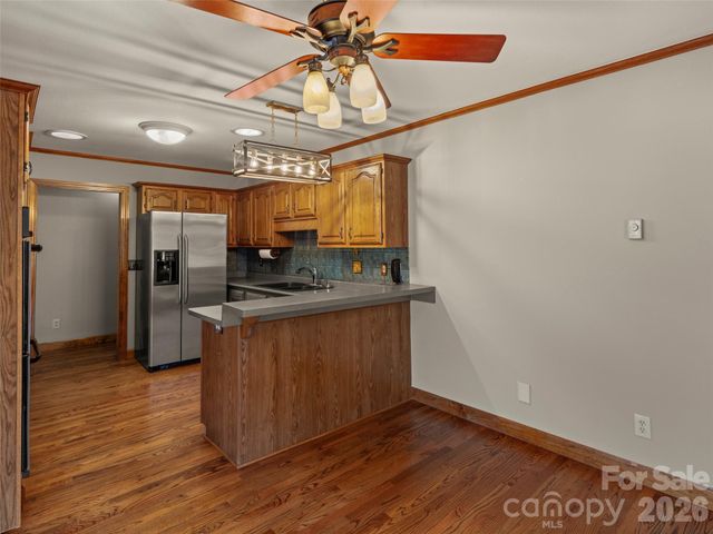 609 N Fork Road, Black Mountain, NC 28711