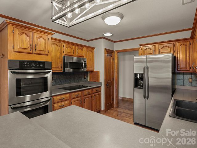 609 N Fork Road, Black Mountain, NC 28711