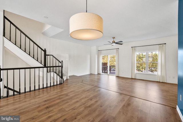 44894 POINT BAY TER, Ashburn, VA 20147