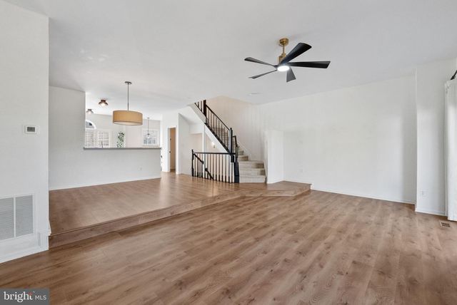 44894 POINT BAY TER, Ashburn, VA 20147