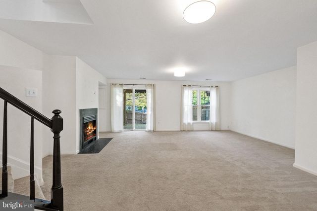 44894 POINT BAY TER, Ashburn, VA 20147