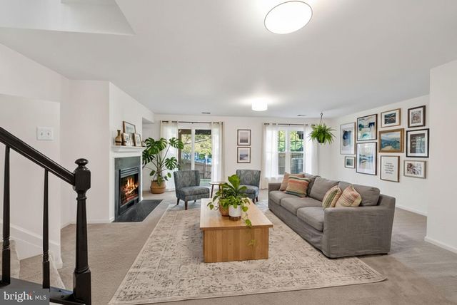 44894 POINT BAY TER, Ashburn, VA 20147