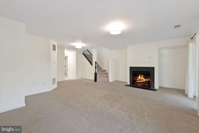 44894 POINT BAY TER, Ashburn, VA 20147
