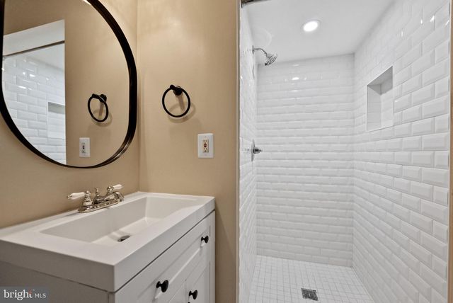 44894 POINT BAY TER, Ashburn, VA 20147