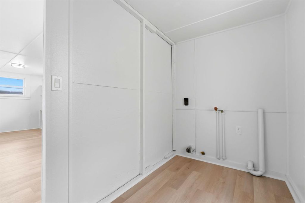 Image 13 of property listing at 159 S I, Dinuba, CA 93618