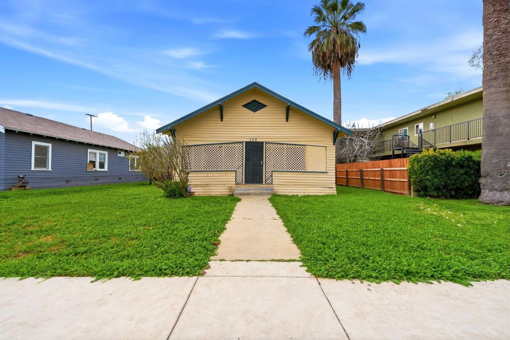 Image 16 of property listing at 159 S I, Dinuba, CA 93618