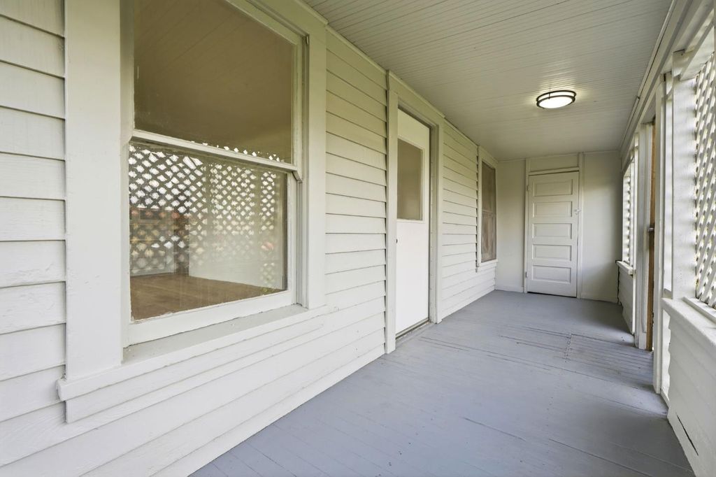 Image 2 of property listing at 159 S I, Dinuba, CA 93618