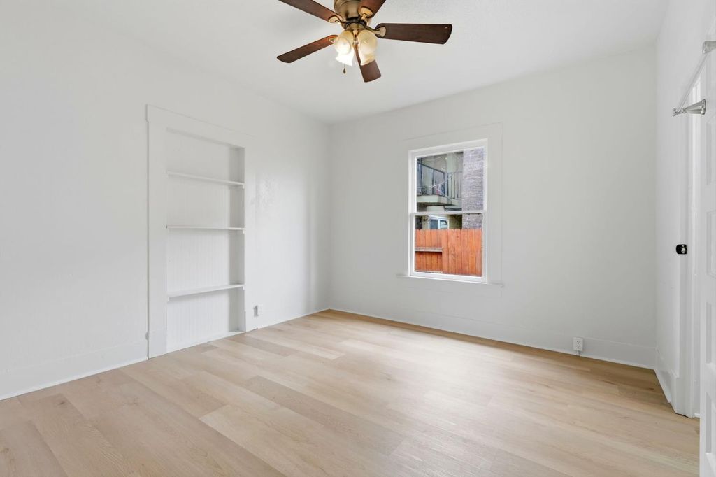 Image 8 of property listing at 159 S I, Dinuba, CA 93618