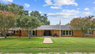705 Whitehead ST, Smithville, TX 78957