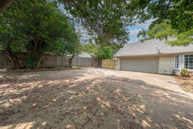 4609 Barwick Drive, Fort Worth, TX 76132