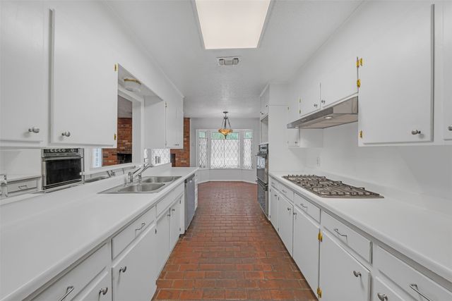4609 Barwick Drive, Fort Worth, TX 76132