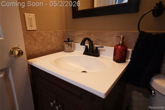 38684 Pinebrook Drive, Sterling Heights, MI 48310