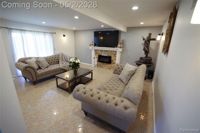 38684 Pinebrook Drive, Sterling Heights, MI 48310
