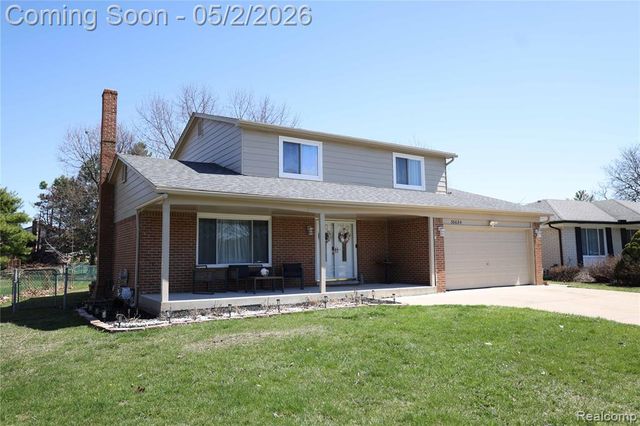 38684 Pinebrook Drive, Sterling Heights, MI 48310