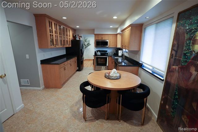 38684 Pinebrook Drive, Sterling Heights, MI 48310