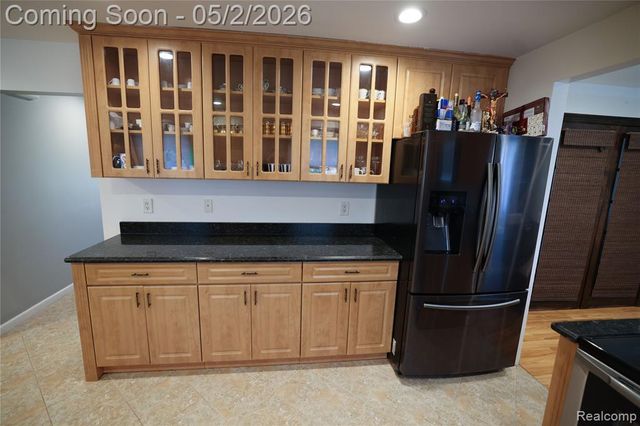38684 Pinebrook Drive, Sterling Heights, MI 48310