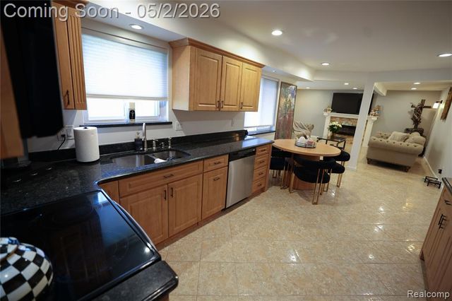 38684 Pinebrook Drive, Sterling Heights, MI 48310
