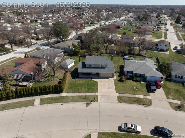 38684 Pinebrook Drive, Sterling Heights, MI 48310