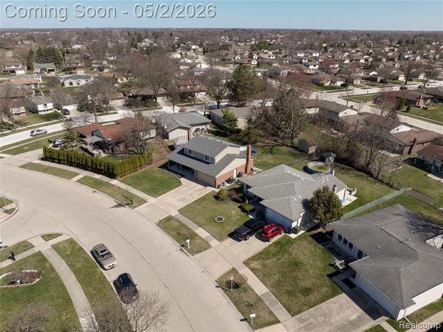 38684 Pinebrook Drive, Sterling Heights, MI 48310