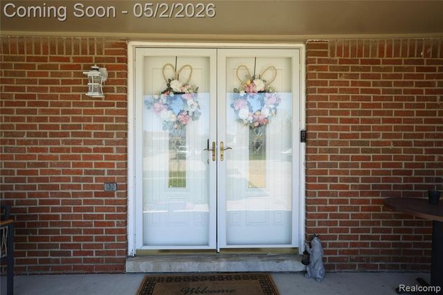 38684 Pinebrook Drive, Sterling Heights, MI 48310