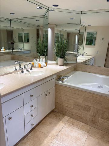 1717 N Bayshore Dr A-2254, Miami, FL 33132