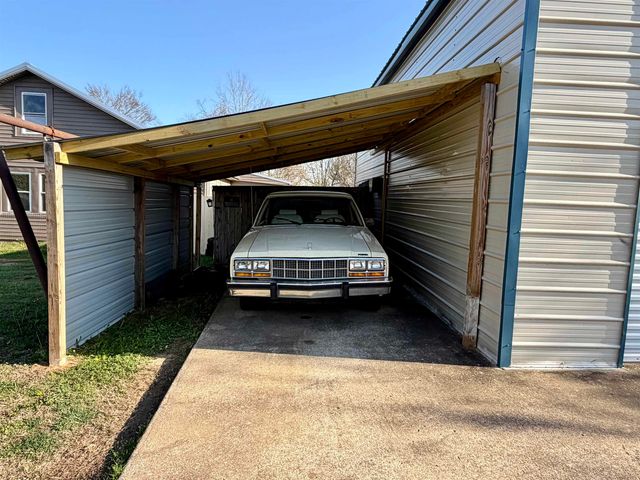 477 PEACH ST, Selmer, TN 38375