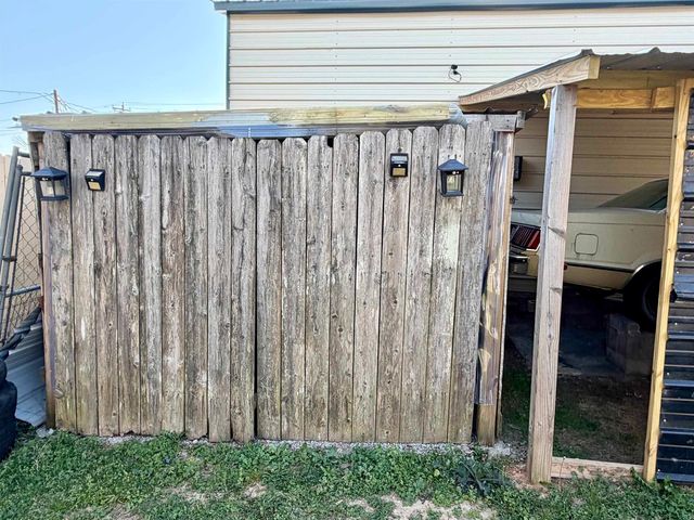 477 PEACH ST, Selmer, TN 38375