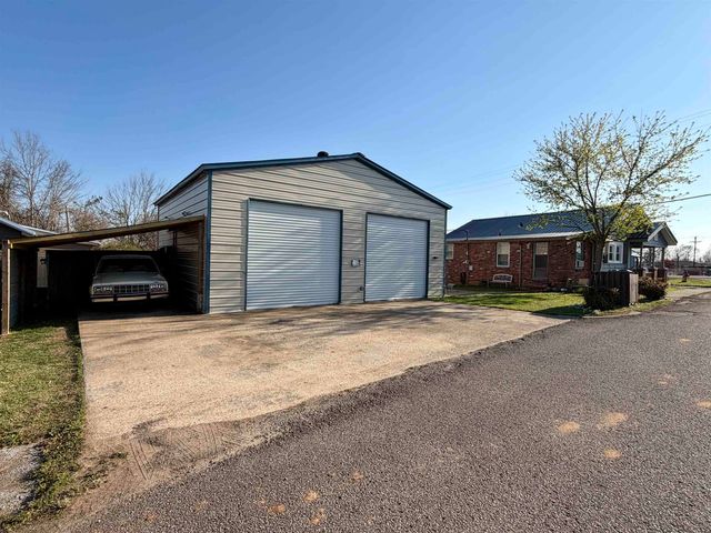 477 PEACH ST, Selmer, TN 38375