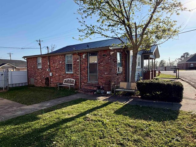 477 PEACH ST, Selmer, TN 38375