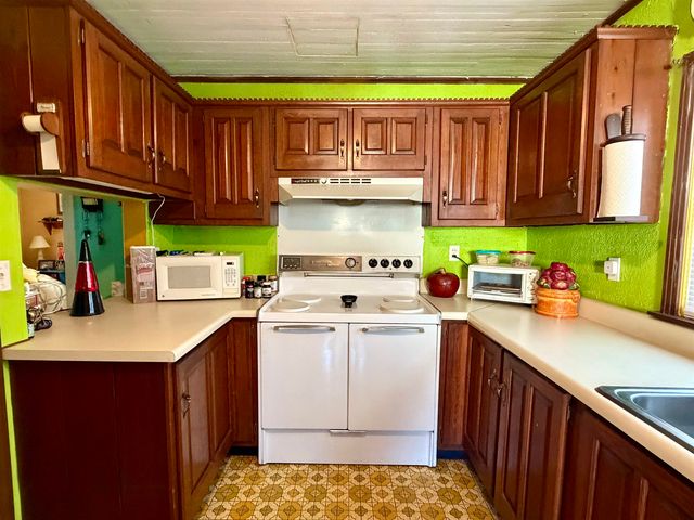 477 PEACH ST, Selmer, TN 38375