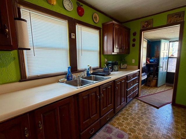 477 PEACH ST, Selmer, TN 38375