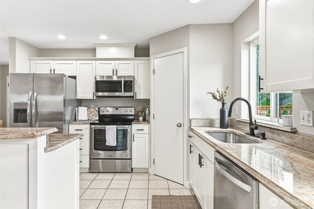 134 5th Avenue SE, Pacific, WA 98047
