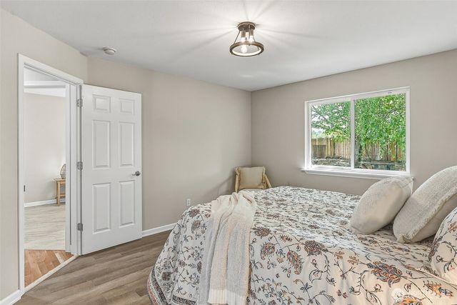 134 5th Avenue SE, Pacific, WA 98047