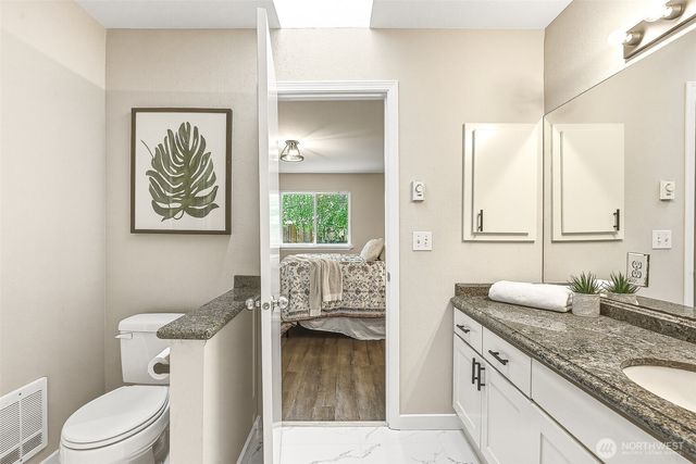 134 5th Avenue SE, Pacific, WA 98047