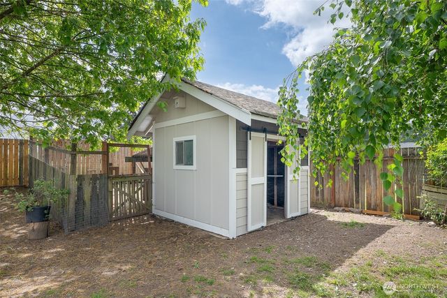 134 5th Avenue SE, Pacific, WA 98047