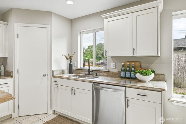 134 5th Avenue SE, Pacific, WA 98047