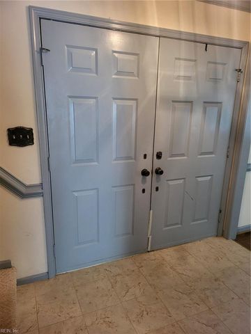 24 E Governor DR, Newport News, VA 23602