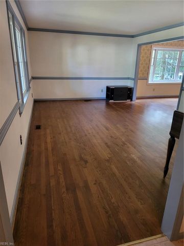 24 E Governor DR, Newport News, VA 23602
