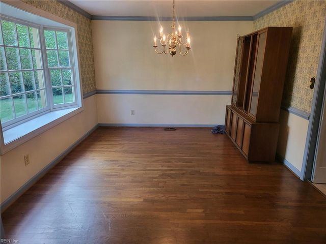 24 E Governor DR, Newport News, VA 23602