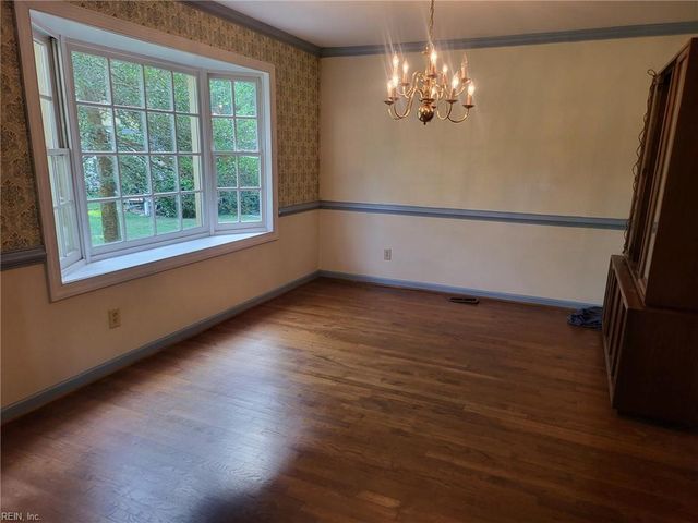 24 E Governor DR, Newport News, VA 23602