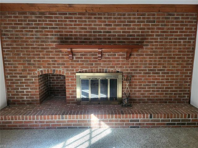 24 E Governor DR, Newport News, VA 23602