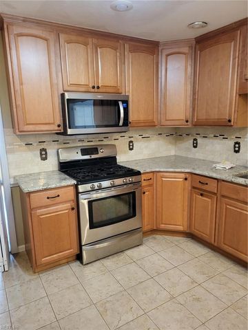 24 E Governor DR, Newport News, VA 23602
