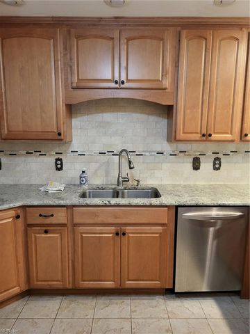 24 E Governor DR, Newport News, VA 23602