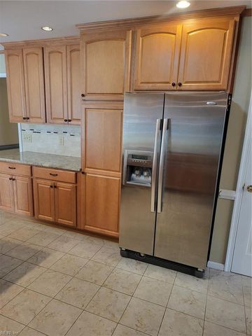 24 E Governor DR, Newport News, VA 23602